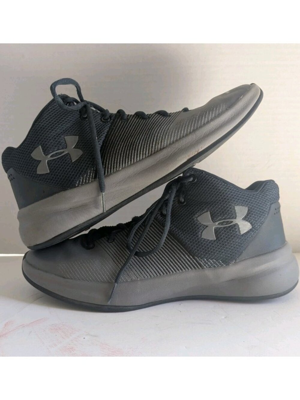 Under Armour Men’s Basketball Shoes Size 10 Gray Black Art 3000088‑005 Athletic